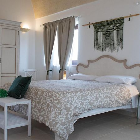 Bed and Breakfast Ych-Le Grotte Di Sileno Castellaneta Habitación foto