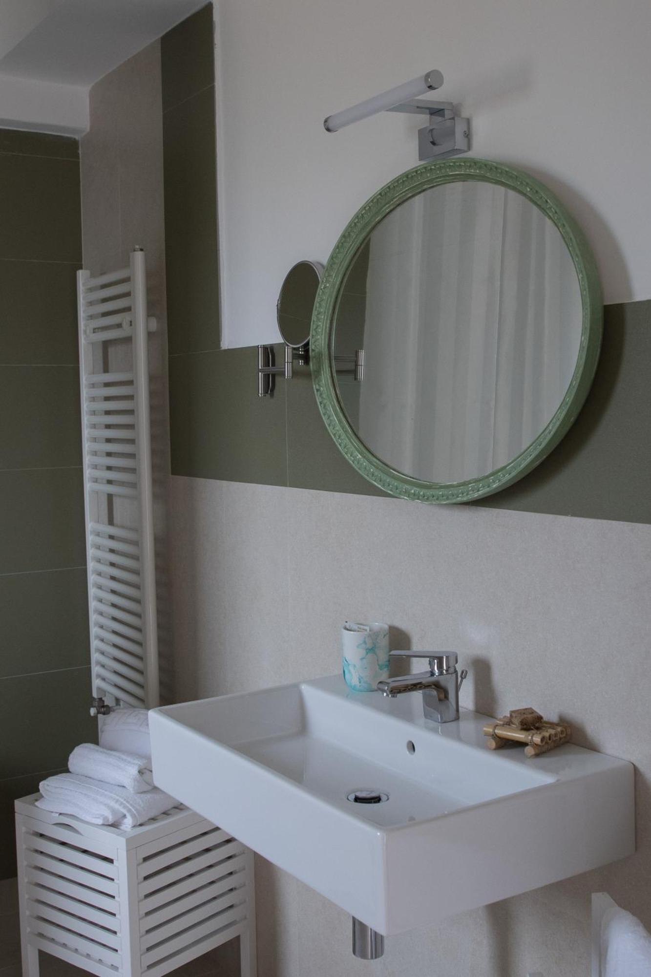 Bed and Breakfast Ych-Le Grotte Di Sileno Castellaneta Habitación foto
