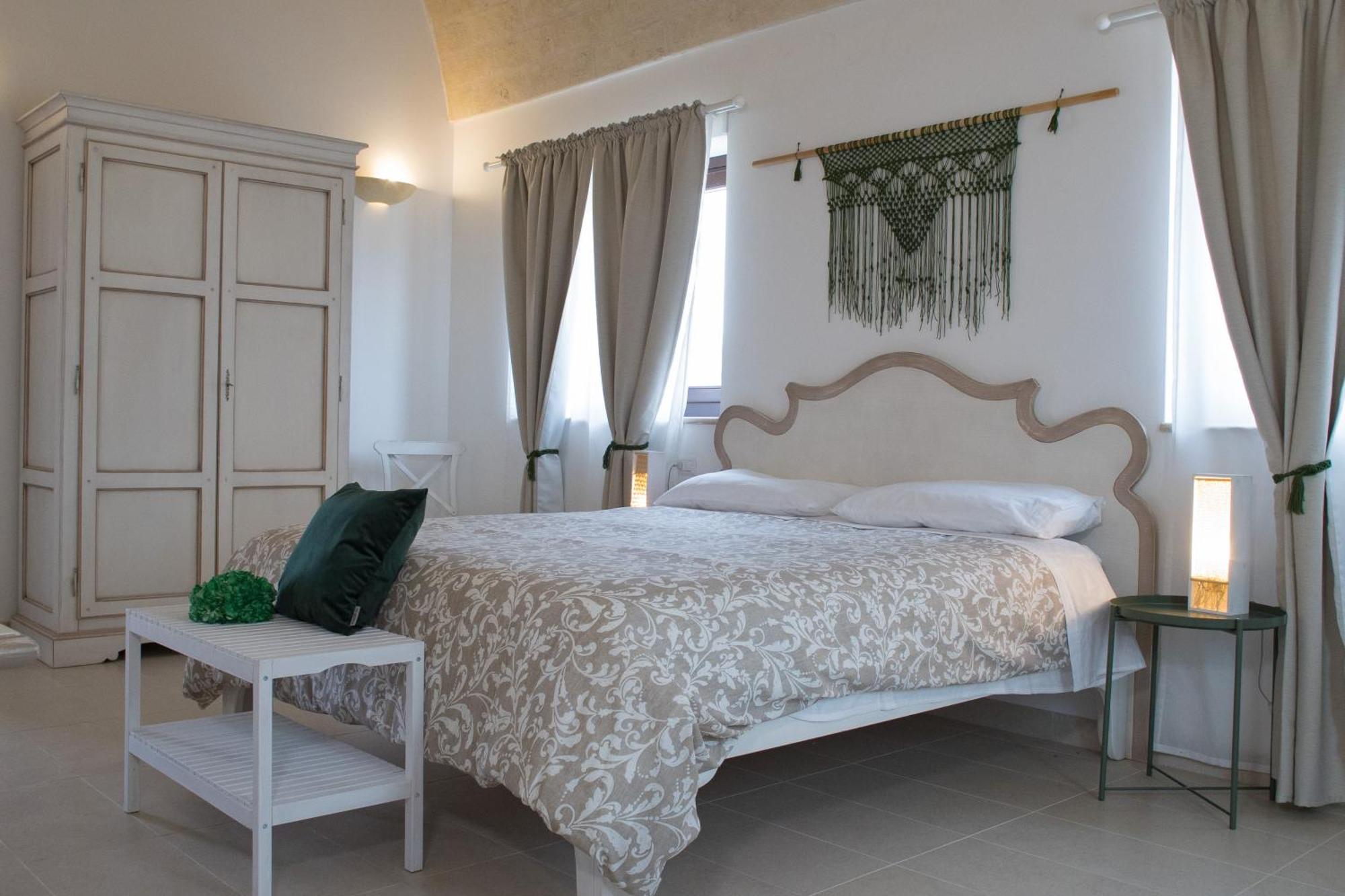 Bed and Breakfast Ych-Le Grotte Di Sileno Castellaneta Habitación foto
