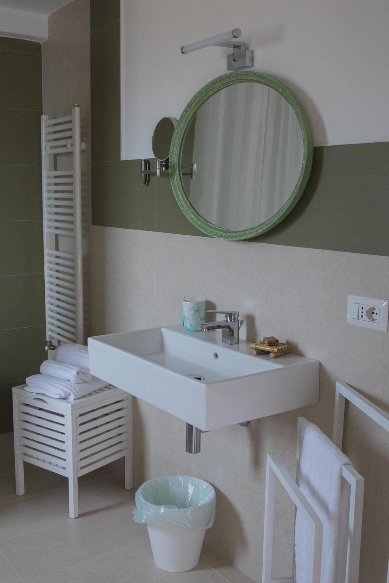 Bed and Breakfast Ych-Le Grotte Di Sileno Castellaneta Habitación foto
